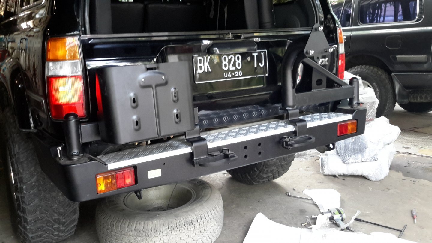 BUMPER BELAKANG DENGAN GANTUNGAN BAN SERAP + JERRYCAN LANDCRUISER VX 80