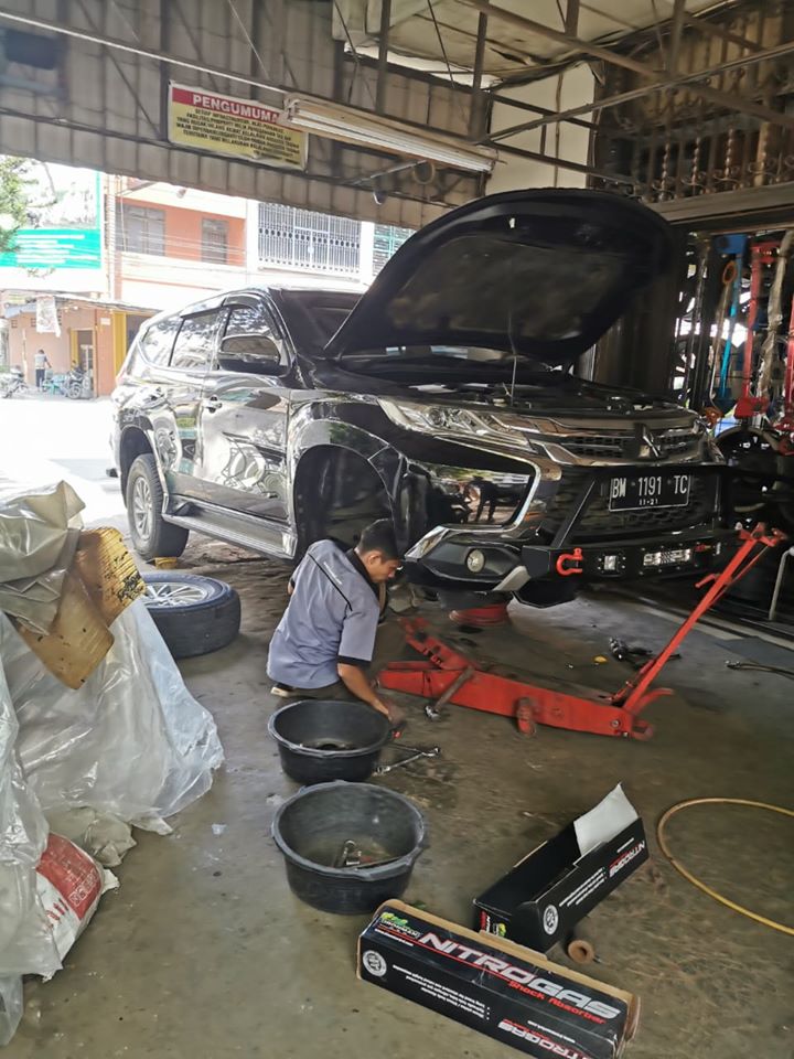 SHOCK DEPAN BELAKANG IRONMAN ALL NEW MITSUBISHI PAJERO 