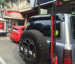 Landcruiser Vx 200 LIFT JACK LANDCRUISER VX200