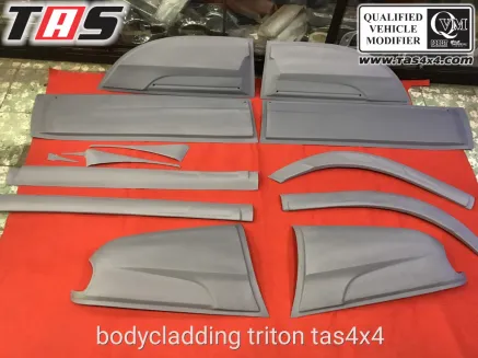 Strada Triton 2007+ BODY CLADDING TRITON  1 bodycladding_triton_tas4x4_2