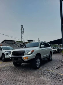 Landcruiser Vx 200 BULLBAR FOREST ON TOYOTA LANDCRUISER VX200 2 bullbar_lc3