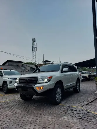 Landcruiser Vx 200 BULLBAR FOREST ON TOYOTA LANDCRUISER VX200 2 bullbar_lc3