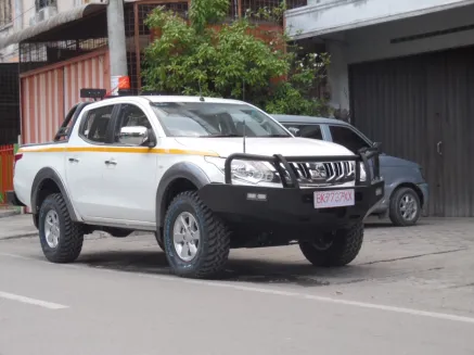 Aksesoris Mining WINCH BAR FOREST,ADR69/00 COMPLIANCE,AUSTRALIA,SAFETY SERTIFICATION,AIRBAG COMPATIBLE,LED COMBINATIONLAMP,RUBBER & STEEL CRUSH ZONE,CHASIS REINFORCE PLATE,3 PCS PROTECTION SKID PLATE+ HEAVY DUTY SEPARATED WINCH MOUNT(IMPORT) 3 bumper_depan_forest_3