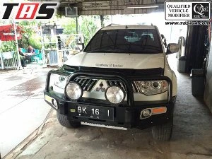Pajero sport 2009 on DEFLECTA PAJERO SPORT  1 deflecta_pajero_sport_tas4x4_2