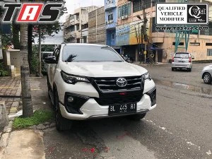 Fortuner 2015+ GARNISH LAMPU DEPAN BELAKANG HITAM DOFF ALL NEW FORTUNER 3 garnish_lampu_depan_belakang_hitam_doff_all_new_fortuner_s_3