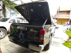 Triton MR PENUTUP BAK BELAKANG DECKCOVER SPEED AEROKLAS MITSUBISHI TRITON 2020 TAS4X4 2 penutup_bak_belakang_deckcover_speed_aeroklas_mitsubishi_triton_2019_tas4x4_1