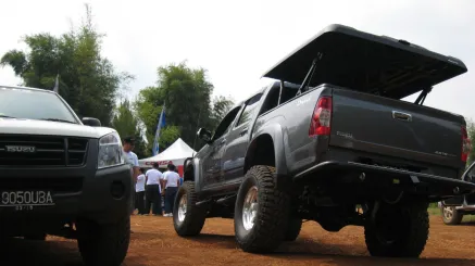 Isuzu D-max 2000+ PENUTUP BAK TONNEAUCOVER AVIATOR ISUZU DMAX AEROKLAS TANPA BOR 5 penutup_bak_isuzu_dmax_aviator_aeroklas_5