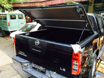 Nissan Navara PENUTUP BAK SOFT COVER LIFT AND ROLL AEROKLAS NISSAN NAVARA 4 penutup_bak_sodt_cover_lift_and_roll_aeroklas_nissan_navara_4