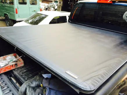 Nissan Navara PENUTUP BAK SOFT COVER LIFT AND ROLL AEROKLAS NISSAN NAVARA 1 penutup_bak_sodt_cover_lift_and_roll_aeroklas_nissan_navara_5