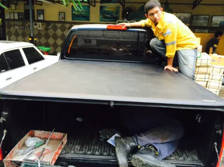 Nissan Navara PENUTUP BAK SOFT COVER LIFT AND ROLL AEROKLAS NISSAN NAVARA 6 penutup_bak_sodt_cover_lift_and_roll_aeroklas_nissan_navara_6