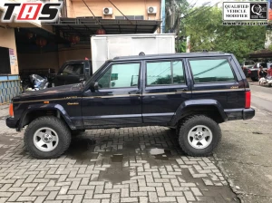 Jeep Cherokee XJ/ZI/ZG/WJ/WG SUSPENSI LIFT 2,5 INCH IRONMAN JEEP CHEROKEE 2 suspensi_lift_25_inch_ironman_jeep_cherokee_3