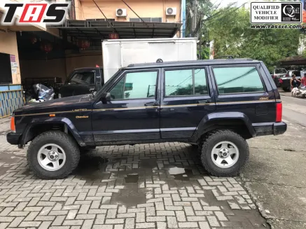 Jeep Cherokee XJ/ZI/ZG/WJ/WG SUSPENSI LIFT 2,5 INCH IRONMAN JEEP CHEROKEE 2 suspensi_lift_25_inch_ironman_jeep_cherokee_3